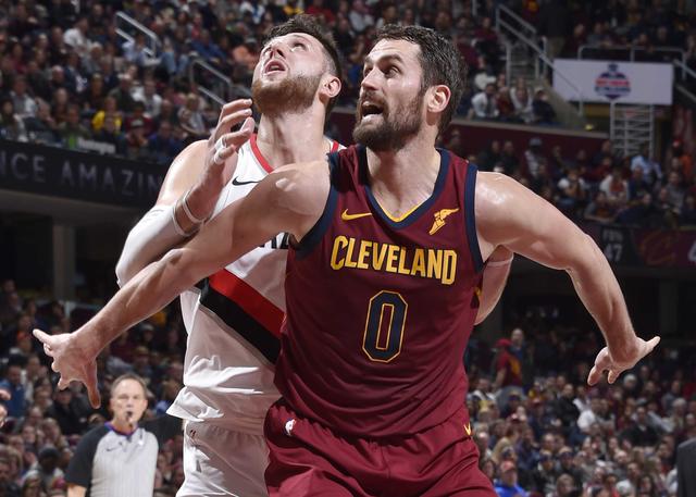 多辆赛车在 多辆赛车在